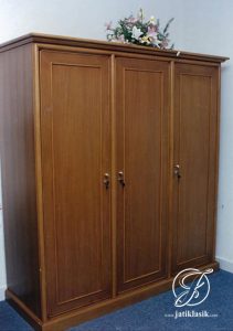 Lemari Pakaian Jati 3 Pintu