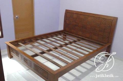 Tempat Tidur Jati Minimalis Kawung