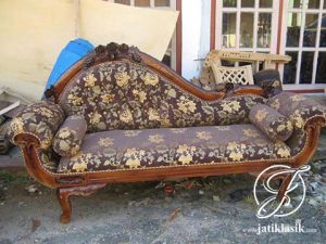 Kursi Sofa Louis Mawar