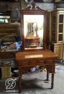 Meja Rias Kanopi Pita Lengkung