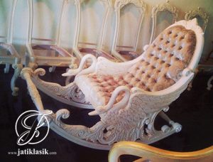 Kursi Goyang Angsa Kayu Jati