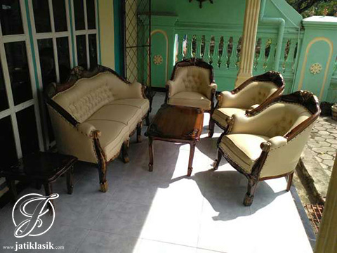 Kursi Sofa Tamu Louis Plong