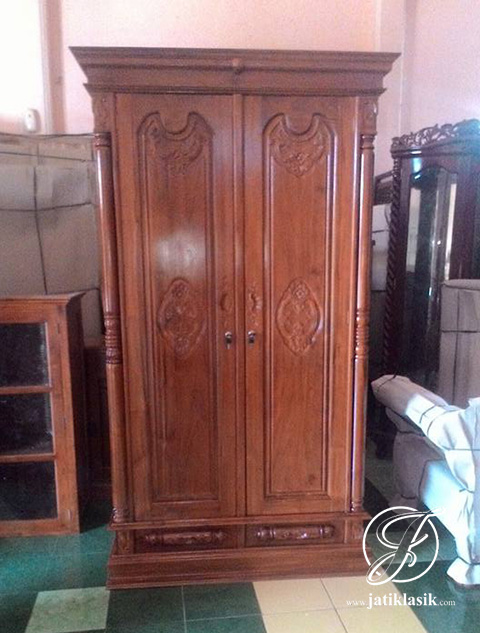 Lemari Pakaian Jati Peluru