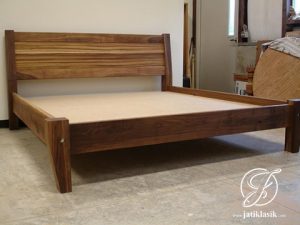 Dipan Jati Minimalis Model Simpel Klasik
