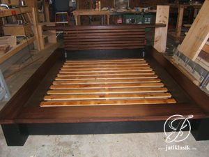 Tempat Tidur Minimalis Blok Jati Mewah