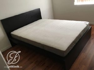 Tempat Tidur Minimalis Jati Simpel Modern