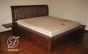 Tempat Tidur Minimalis Simpel Jati Klasik