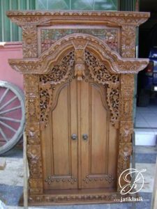 Jendela Gebyok Minimalis Model Kudusan