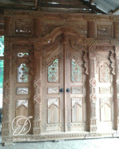 Pintu Gebyok Jati Ukir Majapahit Krawangan