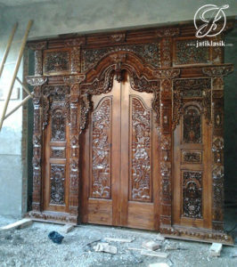 Pintu Gebyok Jati Ukir Ramayana