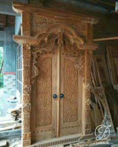 Pintu Gebyok Mewah Jati Ukir Teratai