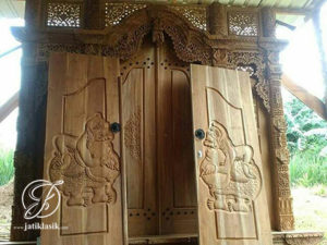 Pintu Gebyok Mewah Ukir Ramayana