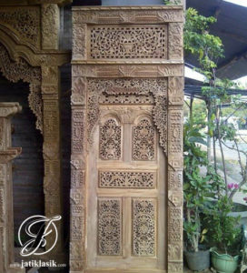 Pintu Gebyok Ukir Majapahit Krawangan