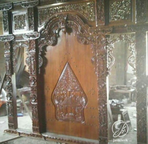 Pintu Gebyok Ukir Ramayana Mewah