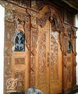 Pintu Rumah Gebyok Ukir Ramayana Mewah
