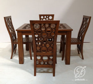 Set Meja Makan Minimalis Donat
