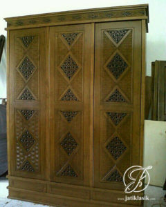 Lemari Baju 3 Pintu Minimalis Ukir Jepara