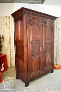 Lemari Pakaian 2 Pintu Jati French Classic