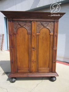 Lemari Pakaian 2 Pintu Jati Ukir French