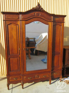 Lemari Pakaian 3 Pintu Jati French Mewah