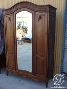 Lemari Pakaian 3 Pintu Jati French Modern