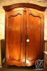 Lemari Pakaian Jati French Classic 2 Pintu