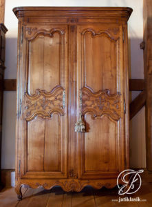 Lemari Pakaian Jati Klasik Louis 2 Pintu