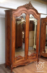 Lemari Pakaian Jati Mewah Louis 2 Pintu