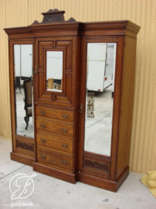 Lemari Pakaian Minimalis Jati Inggris 3 Pintu