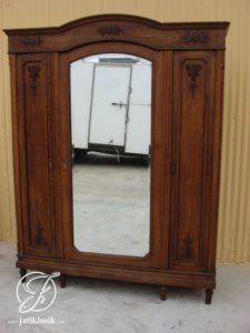 Lemari Pakaian Minimalis Luis French 3 Pintu