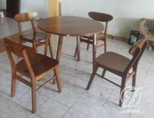 Set Meja Makan Bundar Minimalis