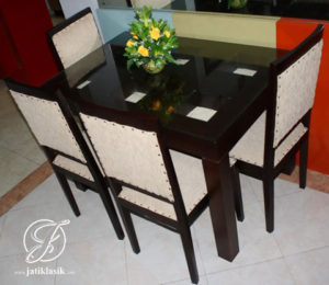 Set Meja Makan Minimalis Luwano