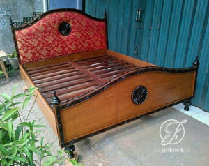 Tempat Tidur Klasik Jati Mewah