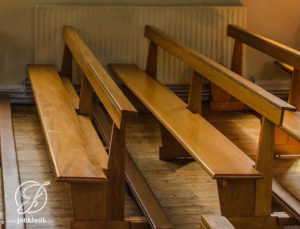 Bangku Gereja Minimalis Jati Simpel Mewah