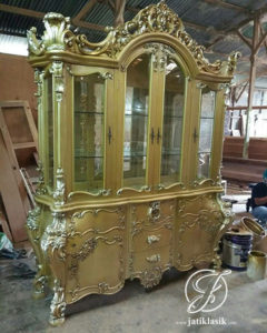 Lemari Hias Modern Ukir Minerva