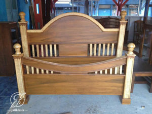 Tempat Tidur Model Klasik Kuno Jati Jepara