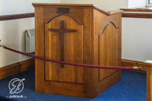 Mimbar Gereja Klasik Minimalis Kayu Jati