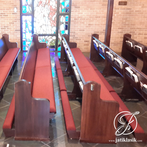 Bangku Gereja Minimalis Tempat Berlutut Lipat