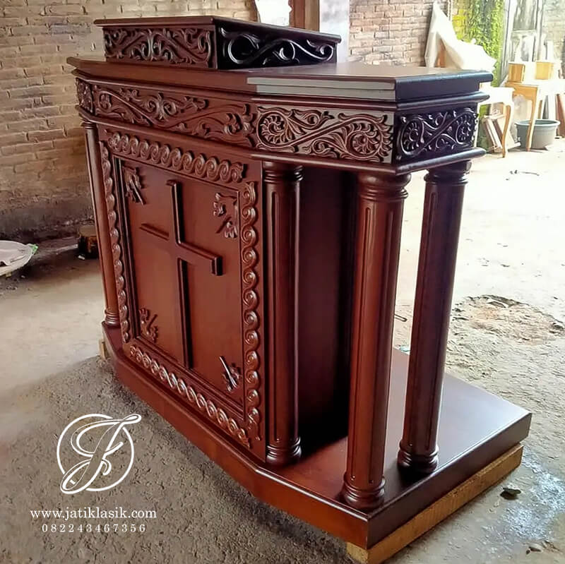 mimbar gereja protestan,mimbar gereja modern,mimbar gereja besar,mimbar gereja kristen,mimbar kecil gereja,bentuk mimbar gereja,mimbar gereja stainless,mimbar gereja katolik,altar gereja,kursi gereja,bangku gereja